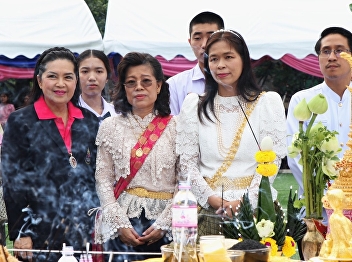 Dean of the Graduate School Paid Homage
to Her Majesty Queen Sunanda
Kumariratana at her statue