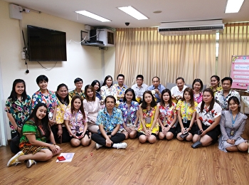 The Graduate School, activities to
preserve and preserve Thai traditions,
watering for blessings for adults during
the Songkran festival of the year 2019.