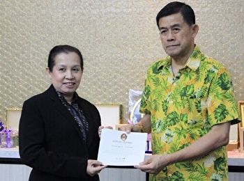 Congratulations to Dr. Natnaporn
Aeknarajindawat in an occasion that she
received an honorable award.