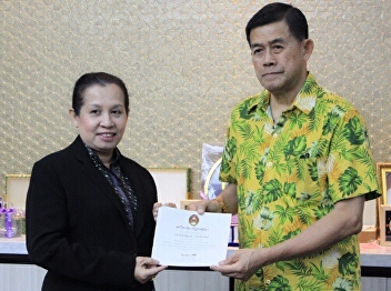 Congratulations to Dr. Natnaporn
Aeknarajindawat in an occasion that she
received an honorable award.