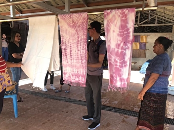 Graduate School to visit the Ban Non Kok
Ancient Weaving Learning Center, Udon
Thani province