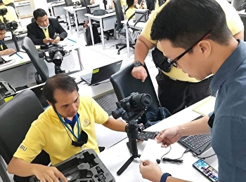 บุคลากรเข้าร่วมอบรมการแนะนำการใช้อุปกรณ์กันสั่นกล้องขนาดพกพาเพื่อการเดินบันทึกภาพนอกสถานที่