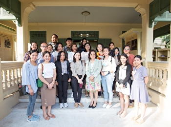 บัณฑิตวิทยาลัยพาคณะนักศึกษาระดับบัณฑิตศึกษา
ปริญญาโทและปริญญาเอกเข้าชม
“นิทรรศการพระพายโชยโปรยกลีบบุปผาแก้ว