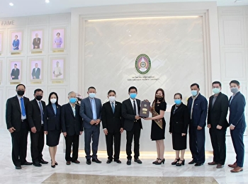 ผู้อำนวยการหลักสูตรปรัชญาดุษฎีบัณฑิต
สาขาวิชาการบริหารการพัฒนา คณะอาจารย์
ประธานรุ่นนักศึกษา
และตัวแทนนักศึกษาระดับบัณฑิตศึกษา
เข้าพบและมอบกระเช้าของขวัญปีใหม่