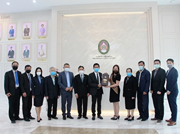 ผู้อำนวยการหลักสูตรปรัชญาดุษฎีบัณฑิต
สาขาวิชาการบริหารการพัฒนา คณะอาจารย์
ประธานรุ่นนักศึกษา
และตัวแทนนักศึกษาระดับบัณฑิตศึกษา
เข้าพบและมอบกระเช้าของขวัญปีใหม่