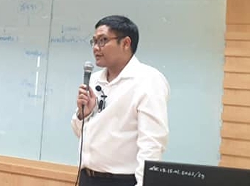 บรรยากาศการเรียนการสอนในชั้นเรียนร่วมกับการเรียนการสอนแบบออนไลน์
โดย google meet