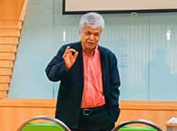 บรรยากาศการเรียนการสอนในชั้นเรียนร่วมกับการเรียนการสอนแบบออนไลน์
โดย google meet