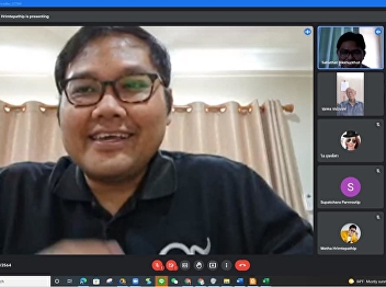 The atmosphere of online teaching, the
first week of the semester, December 12,
2021, Professor Dr. Metha Harimthephatip