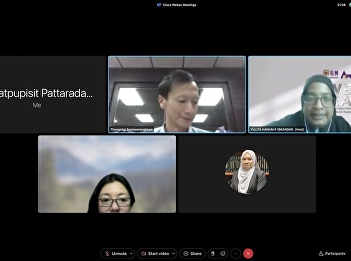 Preparatory meeting before traveling to
study strange things in research with
Universiti Sains Malasia