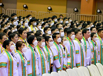A collection of pictures of the grand
rehearsal for the commencement ceremony
of the year 2023 of graduate students at
the master's degree level on August 15,
2023.