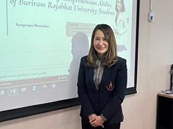 Thesis defense examination of Miss
Rungnapa Mendee (Major in Linguistics)