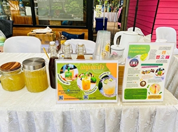 Huai Keng Herbal Community Enterprise
has set up a booth at “Market in the
Garden”, an exhibition and sale of
products from the community.