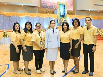 Activities include offering rice and dry
food to monks and participating in a
ceremony to pay tribute to the royal
benevolence of His Majesty King Bhumibol
Adulyadej the Great.