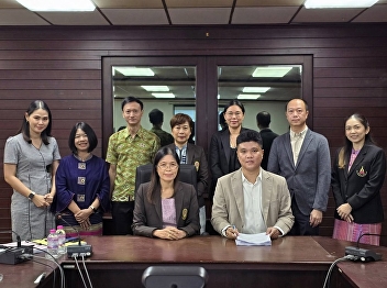 Handover of work to Assistant Professor
Dr. Wanjak Noichan, the new Dean of the
Graduate School.