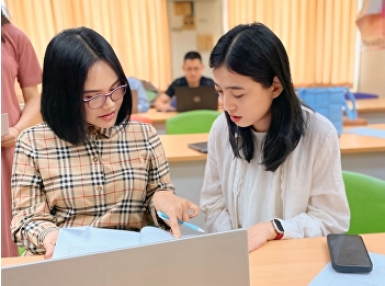 Chinese PhD students, 3rd generation,
consult their thesis with their
advisors.