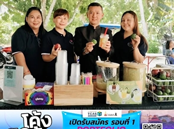Asst. Prof. Dr. Anchana Suksomjit,
Deputy Dean for Research and
Development, Graduate School, led a team
and showcased and sold products from the
Huai Koeng Herbal Community Enterprise,
including #KaffirLimeJam, which was
adapted into #KaffirLimePassionFr
