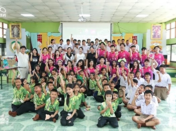 เมื่อพวกพี่ๆนักศึกษา ยกทีมกันมา 20 คน
เพื่อจัดกิจกรรม ‘Workshop ห้องเรียนหรรษา
ภาษาพาสนุก’ ในธีม ‘A Little Big Help A
Big Smile’