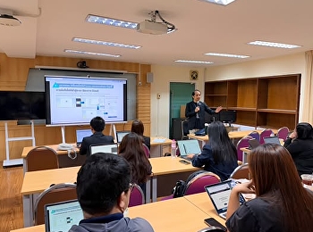 Photos from the training session on
using the Electronic Thesis System
(iTesis).